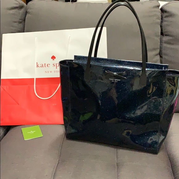 Authentic KATE SPADE-TADEN MAVIS STREET TOTE. - Picture 2 of 6